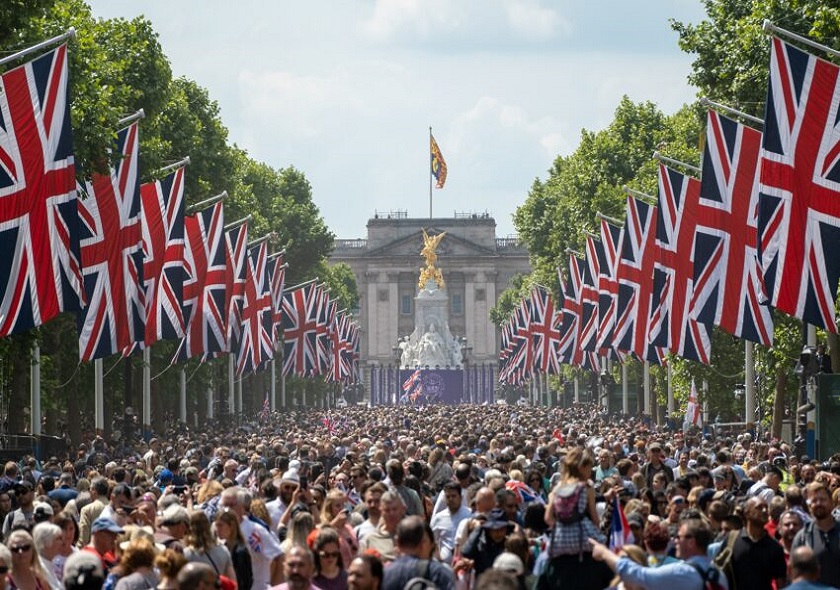 London,,Uk,-,June,02:,The,Queen's,Birthday,Parade,,Crowds